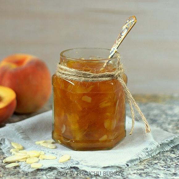 Dżem brzoskwiniowy z migdałami i amaretto