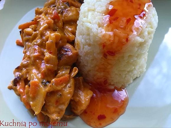 Kurczak w czerwonej paście curry na ostro