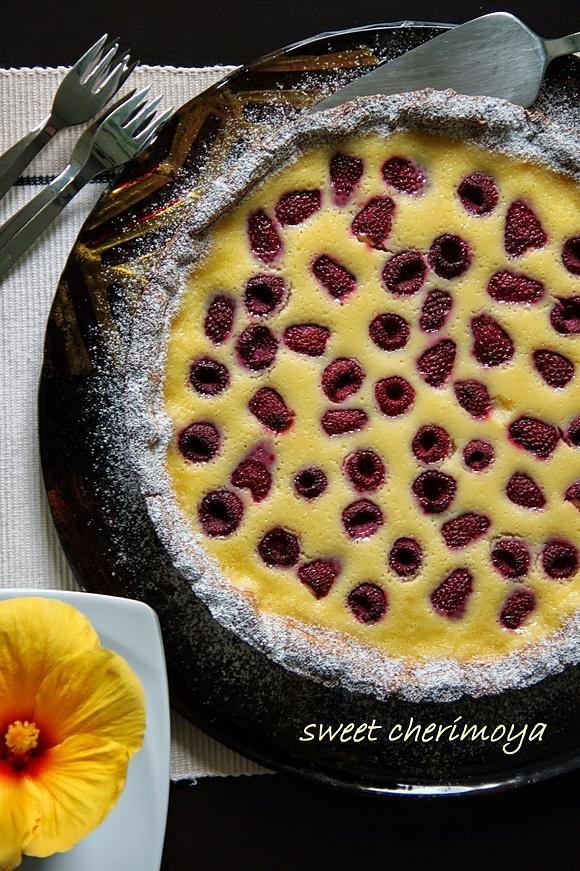 Kremowa tarta z jogurtem i owocami