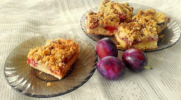Drożdżowe ciasto ze śliwkami