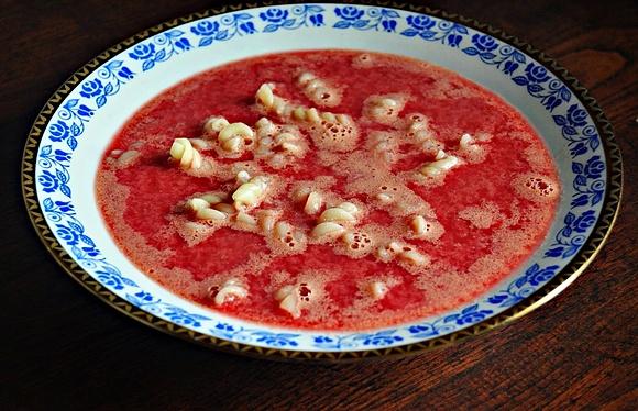 Zupa wiśniowa z makaronem