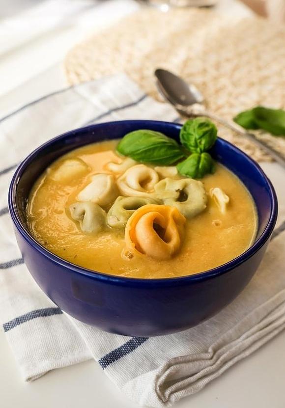 Warzywna zupa krem z tortellini