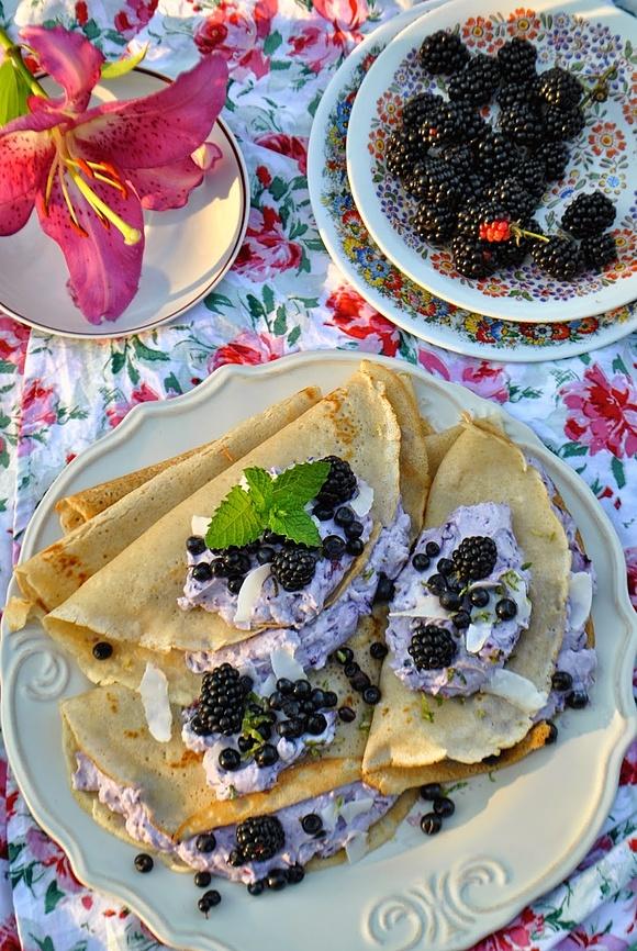 Bezglutenowe naleśniki z borówkami i mascarpone