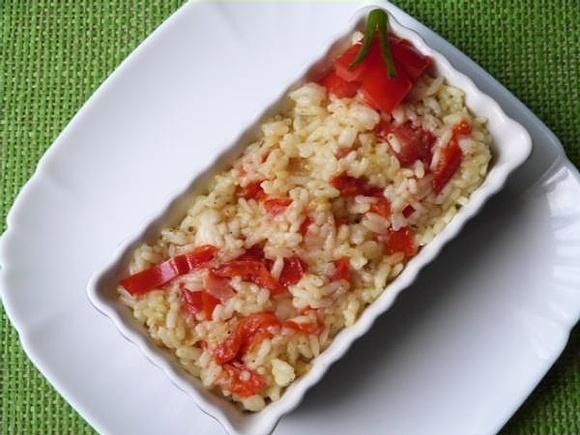 Risotto z papryką i pomidorami