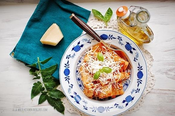 Pasta al tonno makaron z sosem pomidorowo-tuńczykowym
