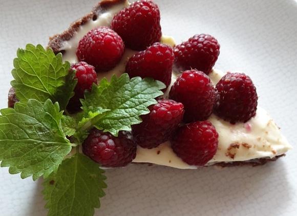 Tarta z malinami i kremem mascarpone