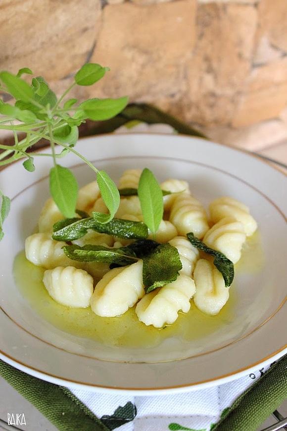 Gnocchi ziemniaczane z masłem szałwiowym