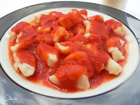 Gnocchi z ricotty w sosie pomidorowym