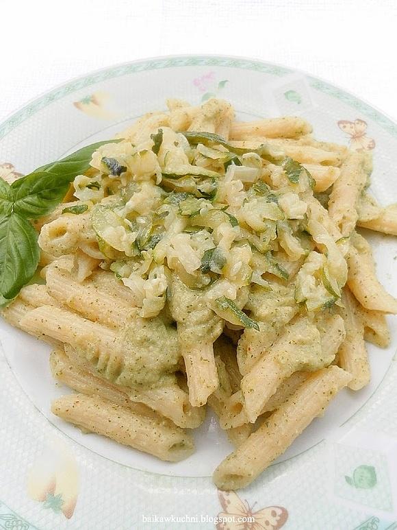 Pasta z pesto z cukinii