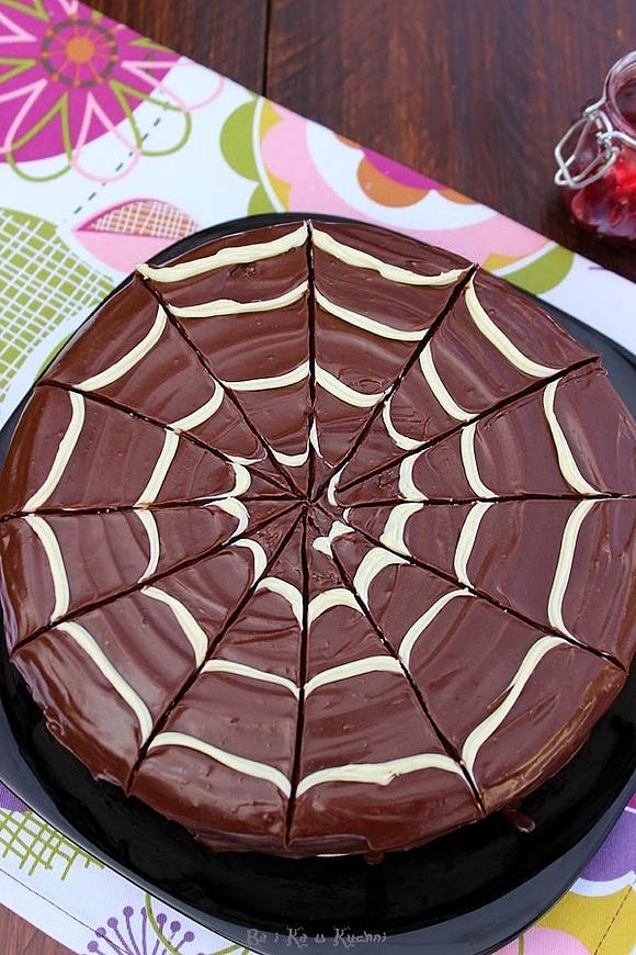 Tort z pajęczyną na Halloween i urodziny