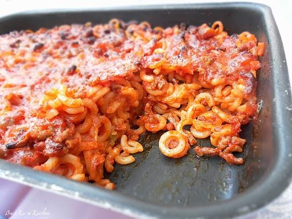 Pasta al forno z groszkiem i mozzarellą