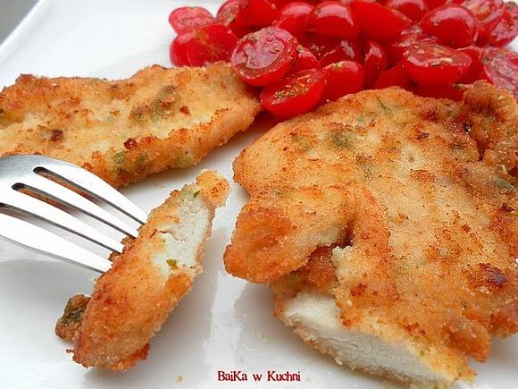 Pierś z kurczaka w panierce z parmezanem i natką pietruszki