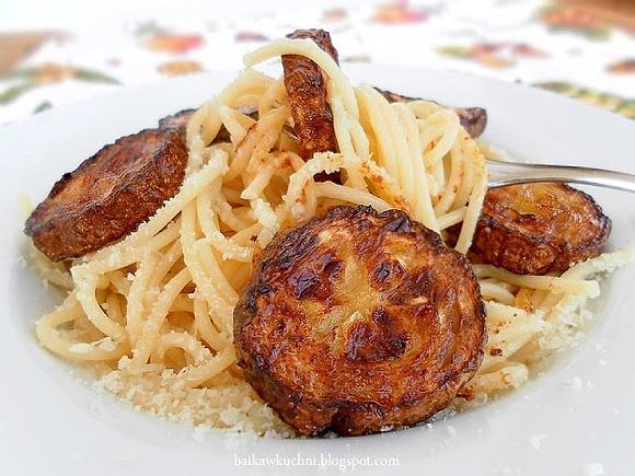Spaghetti ze smażoną cukinią