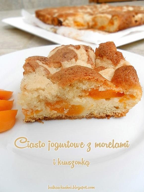 Ciasto jogurtowe z morelami i kruszonką