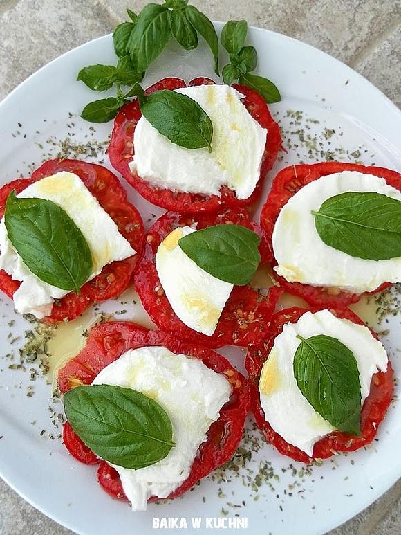 Caprese - włoska sałatka z pomidorami i mozzarellą
