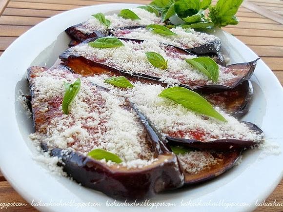 Melanzane alla parmigiana - bakłażany w sosie pomidorowym z parmezanem