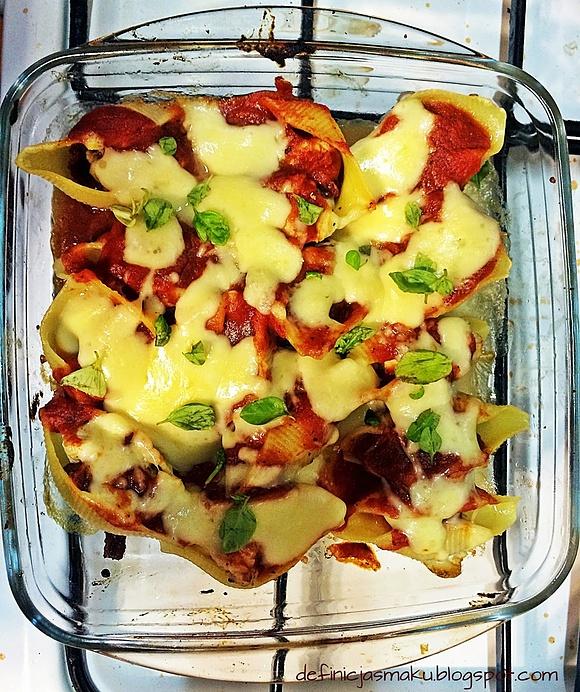 Conchiglioni z kurczakiem, suszonymi pomidorami i mozarellą