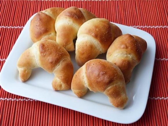 Francusko drożdżowe rogale