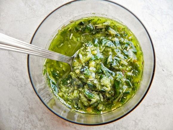 Pesto z bazylii - sos do makaronu i spaghetti