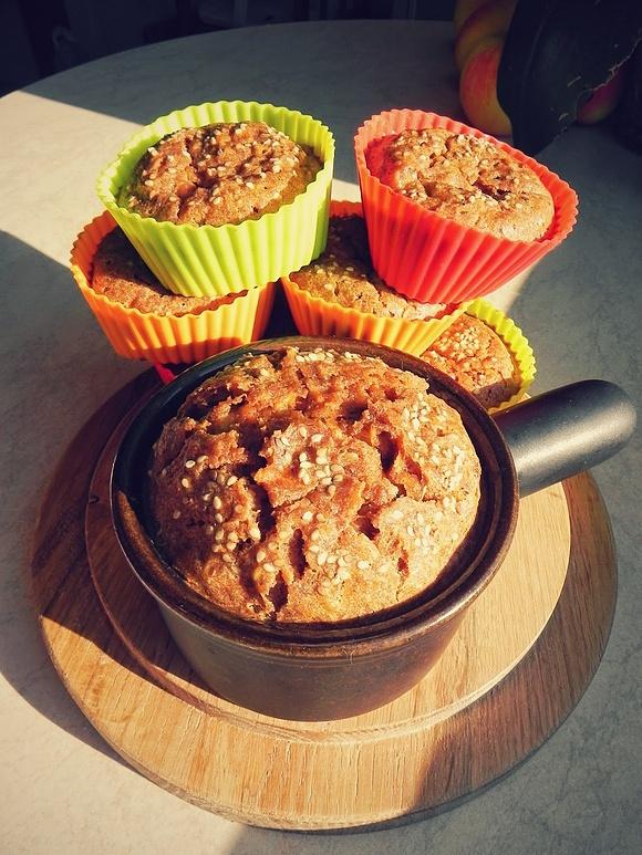 Owsiano-marchewkowe muffiny z cynamonem i rabarbarem