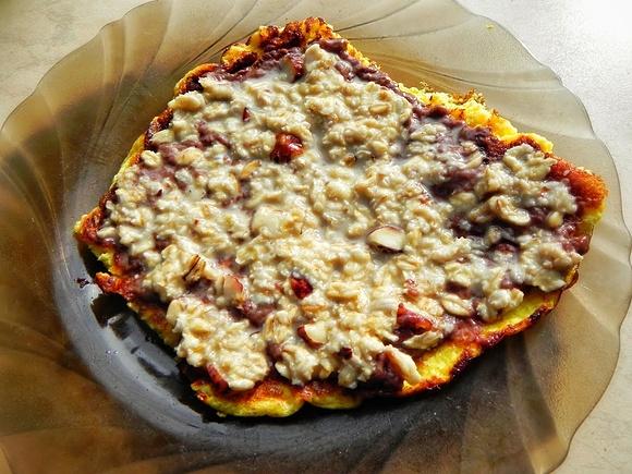 Omlet biszkoptowo jogurtowy z budyniem czekoladowym i surówką piękności
