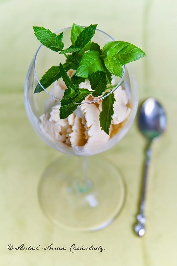 Lody miętowe na tradycyjnej bazie francuskiej