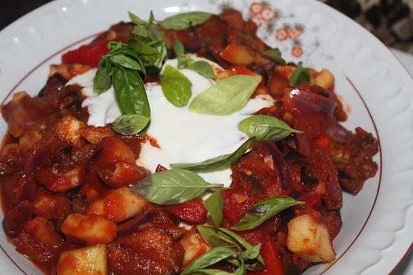 Steki grillowane z ratatouille i szafranowym ryżem