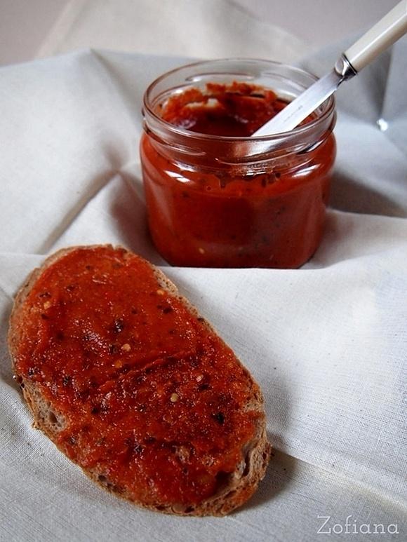 Ajvar z cukinią i przyprawami – warzywna pasta bałkańska