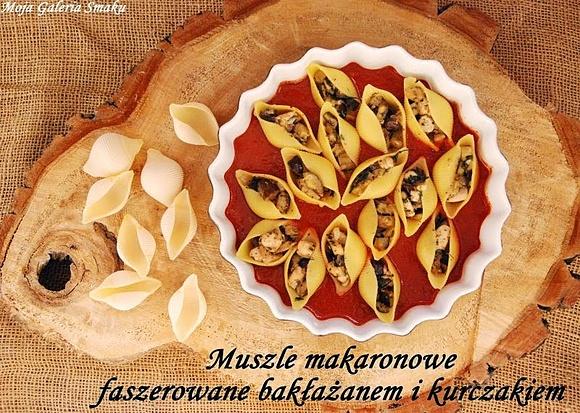 Muszle makaronowe nadziewane bakłażanem i kurczakiem zapiekane w sosie pomidorowym