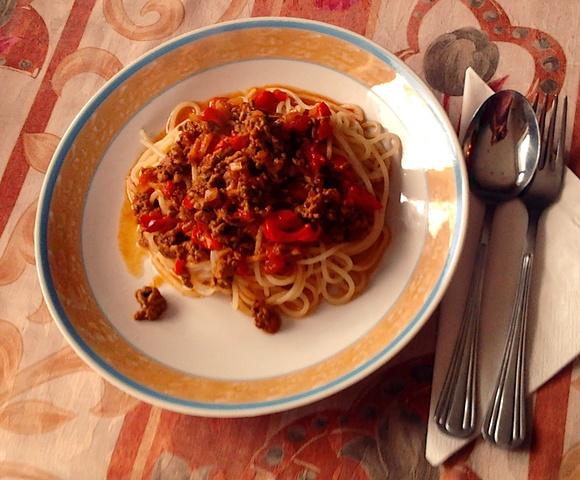Spaghetti z mięsem i warzywami