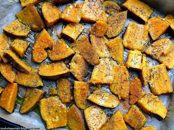 Pieczone bataty z rozmarynem i solą morską