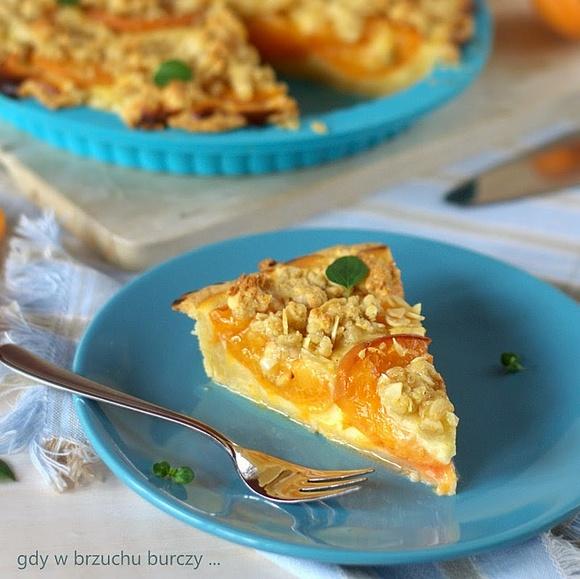 Tarta morelowa z chrupiącą kruszonką