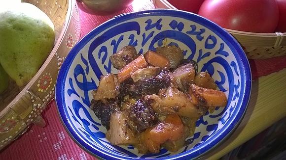 Korzenne tajine z kurczaka z cytryną kiszoną i śliwkami