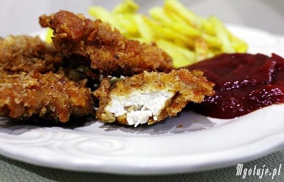 Kawałki kurczaka panierowane w płatkach kukurydzianych