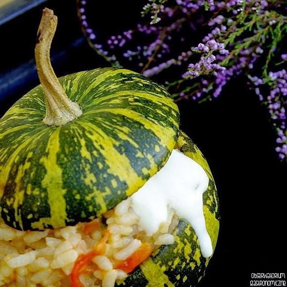 Pomidorowe risotto w pieczonym kabaczku