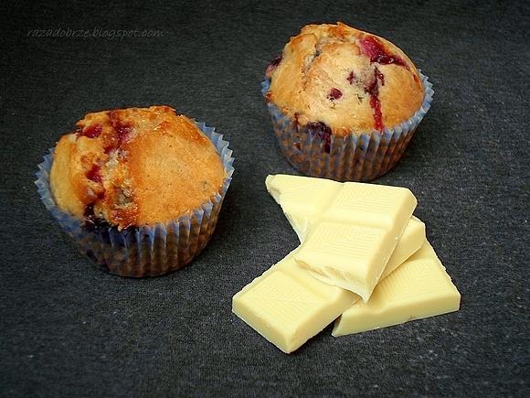 Muffiny z jeżynami i innymi składnikami