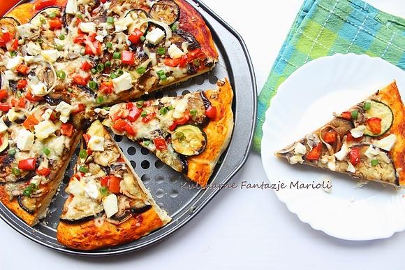 Pizza z bakłażanem, cukinią i trzema serami