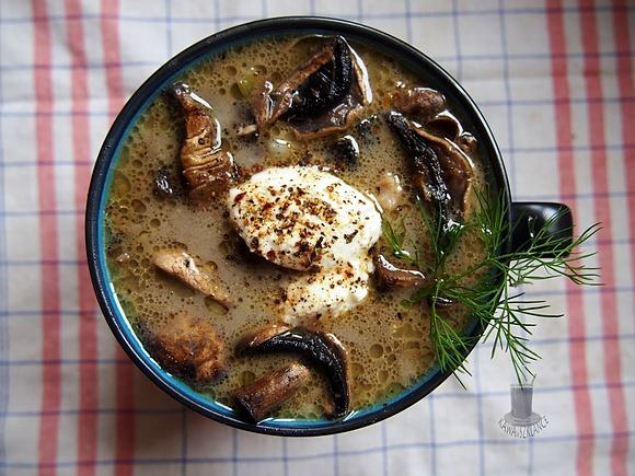 Pieczarkowa na zakwasie oszukana zalewajka