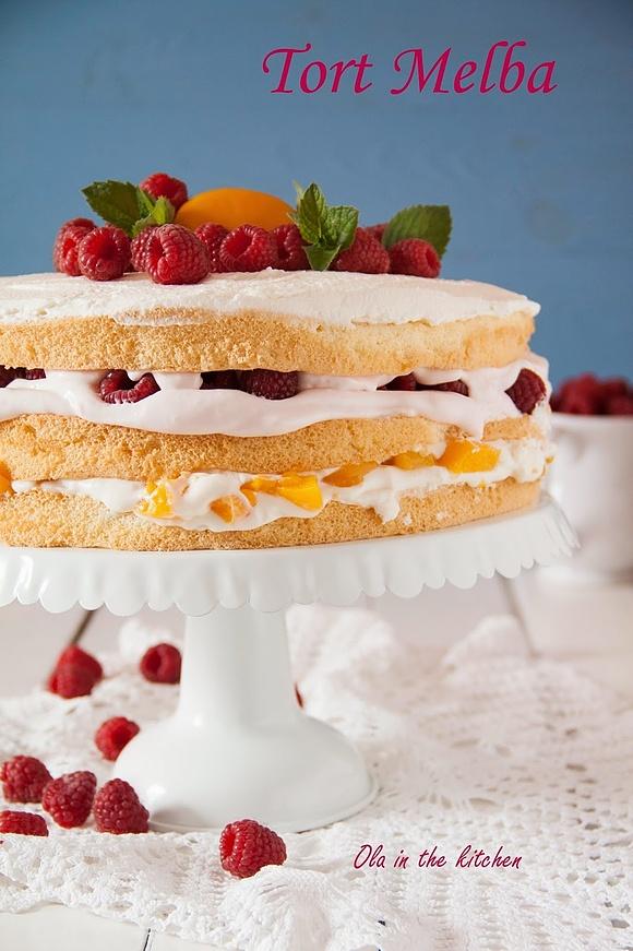 Tort Melba z malinami i brzoskwiniami