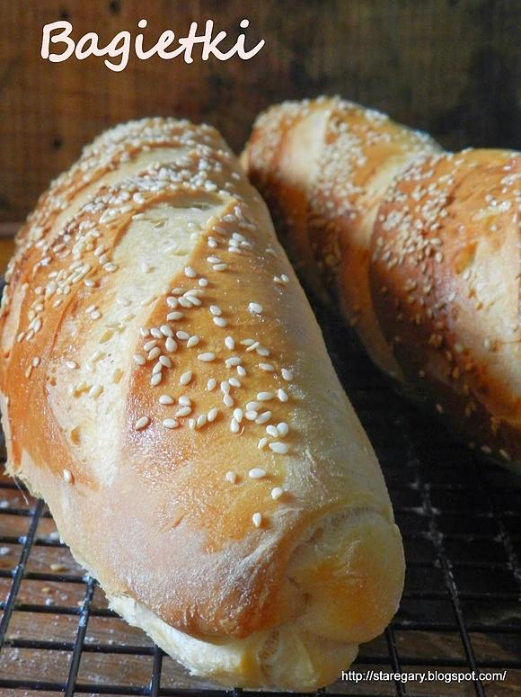 Bagietka z sezamem - przepis na domowe pieczywo