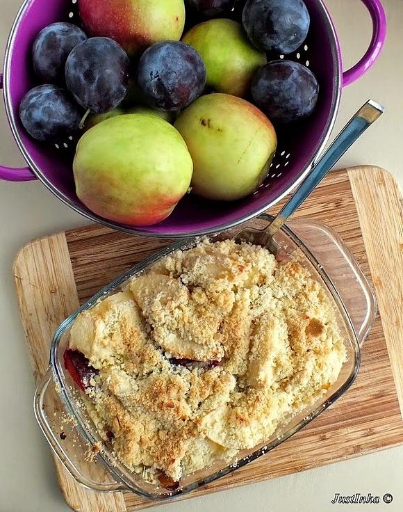 Jabłkowo śliwkowe crumble