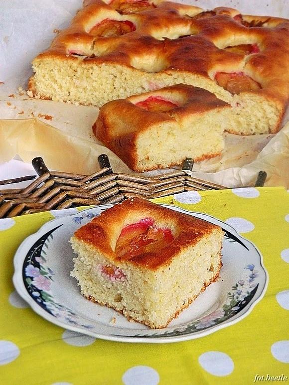 Ciasto drożdżowe ze śliwkami