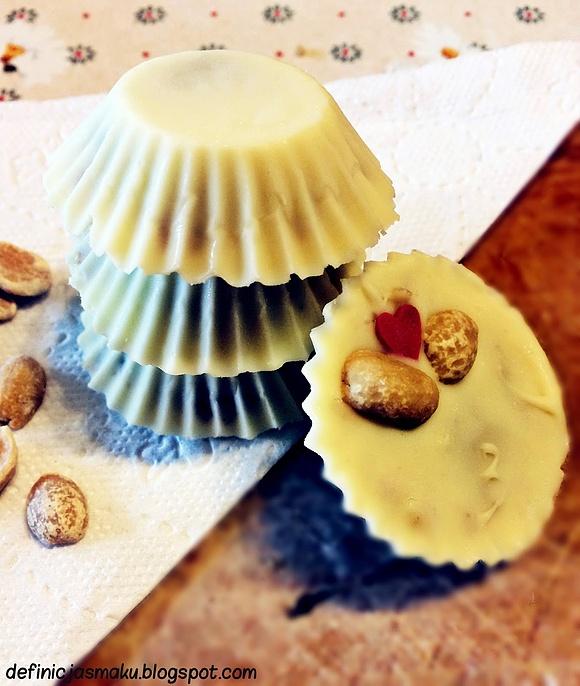 Domowe czekoladki Reese's z masłem orzechowym i białą czekoladą