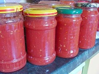 Pomidory z papryką chili jako sos i keczup