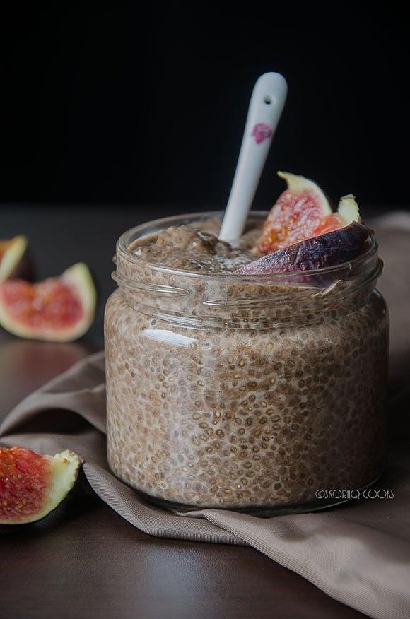 Czekoladowy pudding figowy z nasionami chia wegański