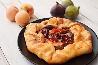 Brzoskwiniowo-figowa galette