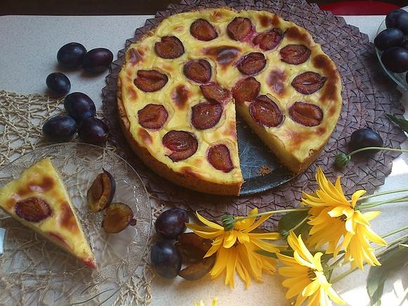 Tarta ze śliwkami i budyniem