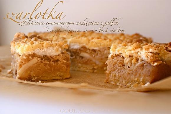 Szarlotka na kruchym spodzie z jabłkami i cynamonem