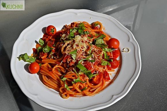 Spaghetti z pomidorkami koktajlowymi