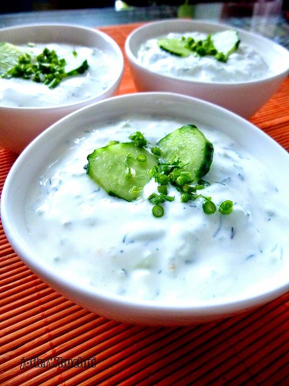 Tzatziki - grecki dip z jogurtem greckim i ogórkami
